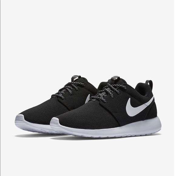 Nike Roshe One - Picture 1 of 4